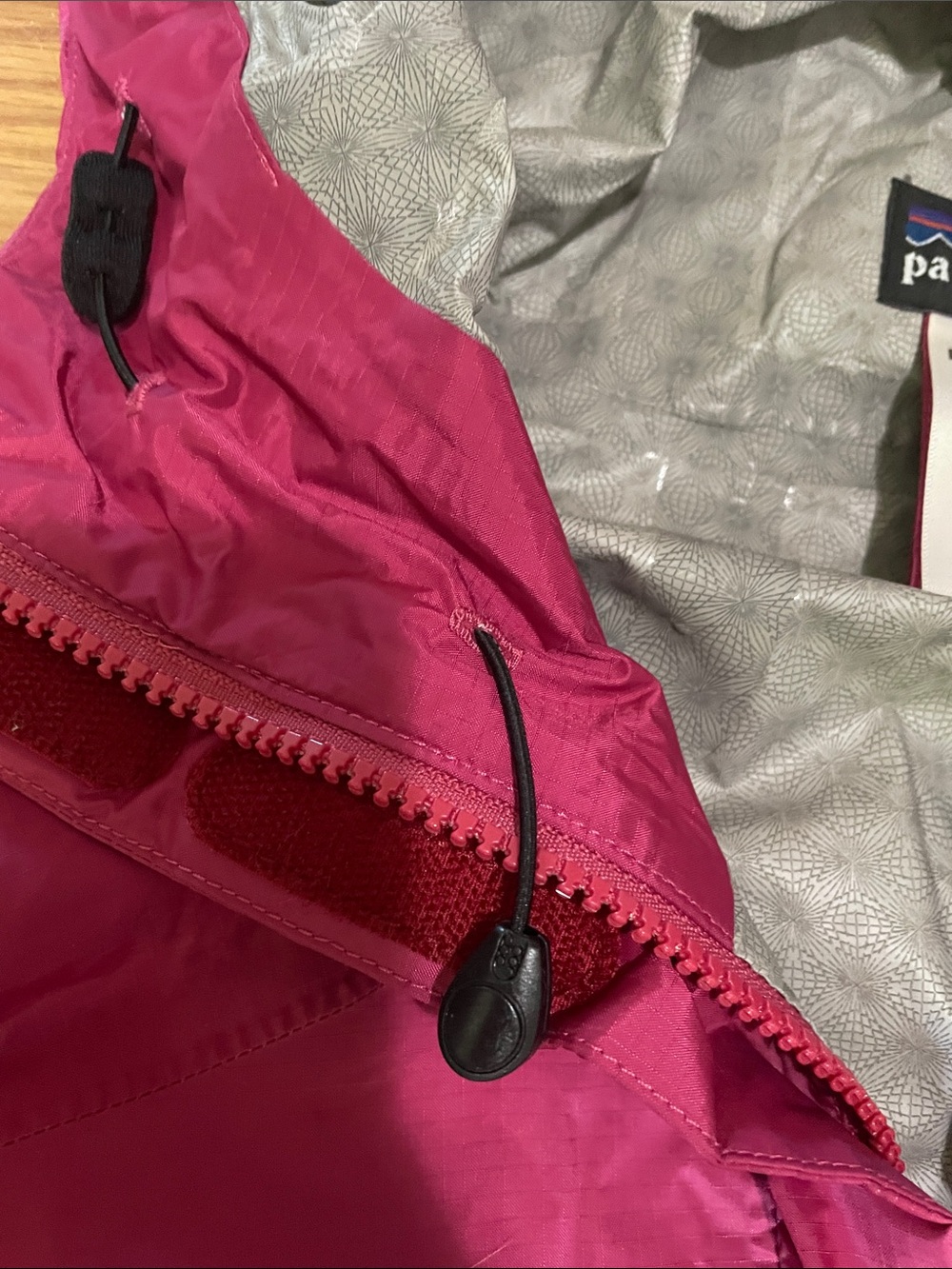 Patagonia Women's Raspberry Hooded Rain Shell Jacket - Picture 4 of 5